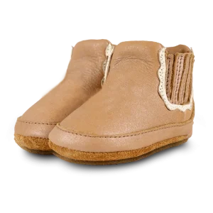 1040200_NL143_1.pngv1743671598 Elfine Booties | Caramel Metallic Nubuck